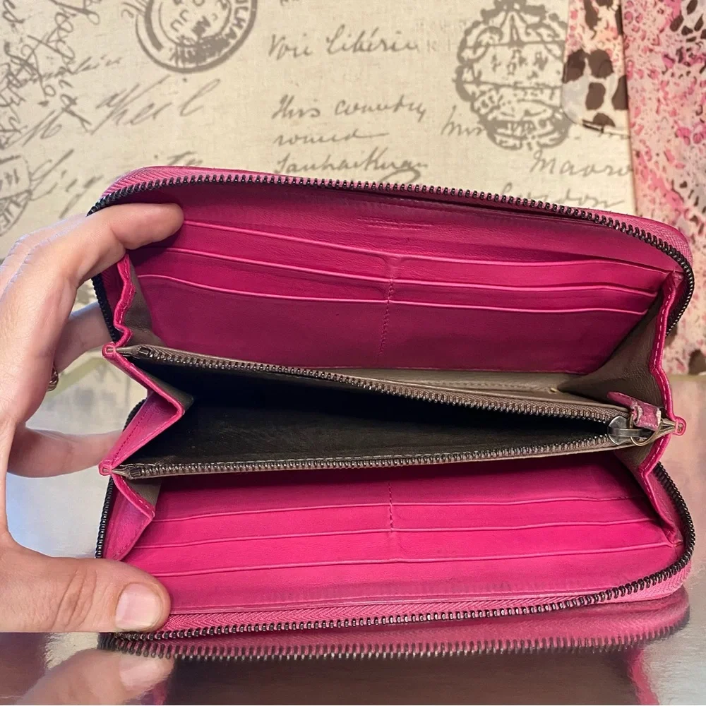 EUC Bottega Veneta Lambskin Intrecciato Long Round Zipper Wallet - Picture 13 of 14